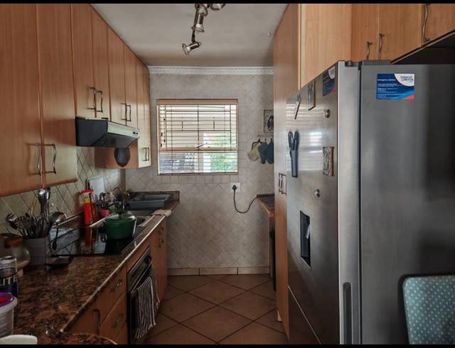 3 BEDROOM TOWNHOUSE FOR SALE IN VANDERBIJLPARK SE 3